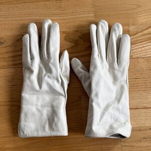 Elegant off  White Leather Gloves small cashmere lining